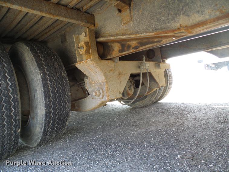 image for item DF7175 1994 Landoll tilt deck equipment trailer