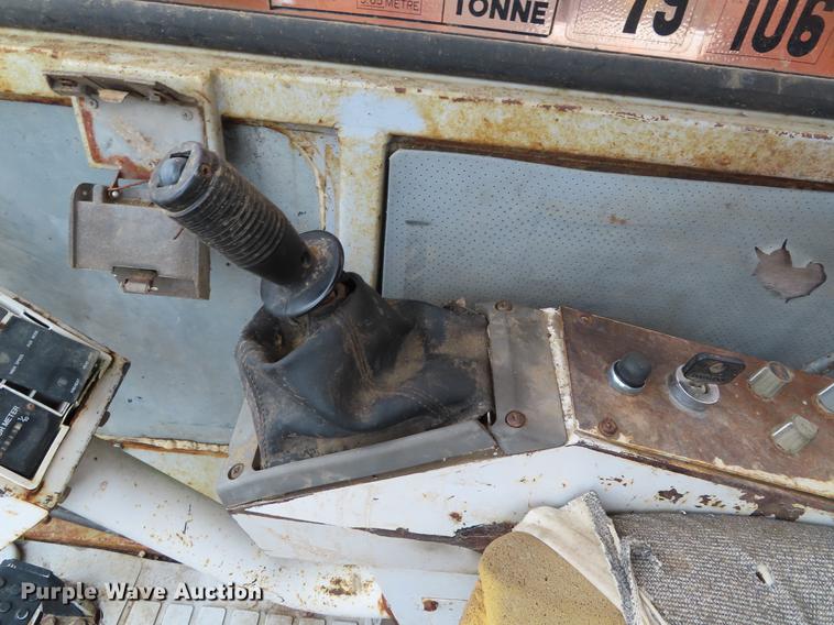 image for item DF7710 1994 Daewoo DH280 excavator