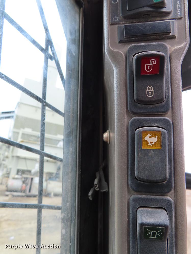 image for item DF7714 2015 Case SR270 skid steer