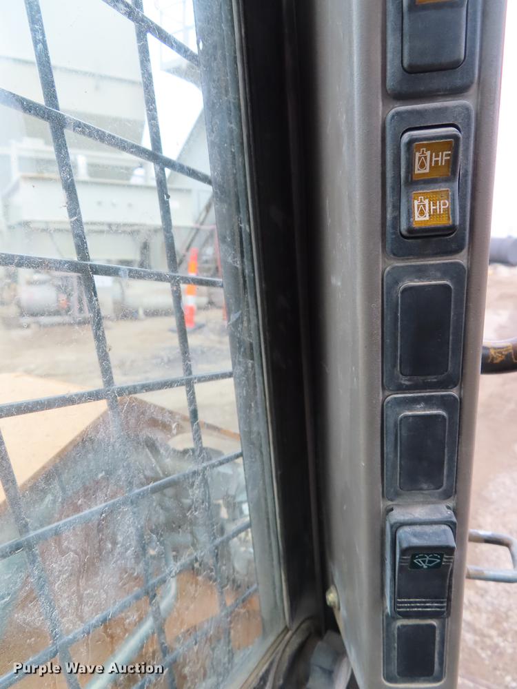 image for item DF7714 2015 Case SR270 skid steer