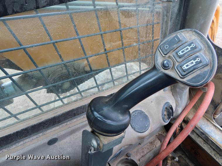 image for item DF7714 2015 Case SR270 skid steer