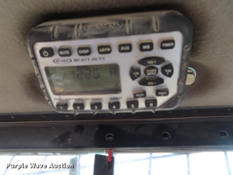 image for item DF7714 2015 Case SR270 skid steer