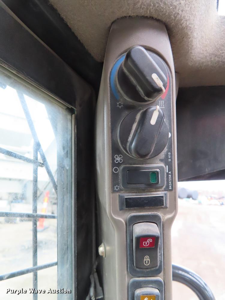 image for item DF7714 2015 Case SR270 skid steer