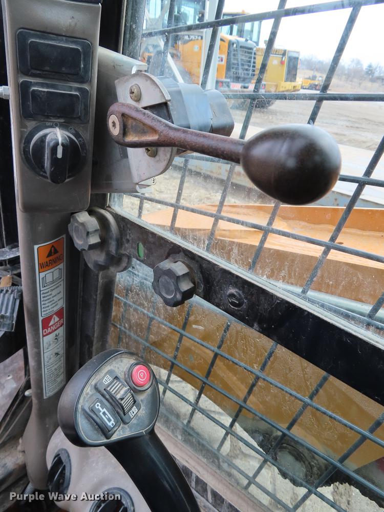 image for item DF7714 2015 Case SR270 skid steer