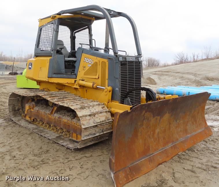 image for item DF7715 2005 John Deere 700J LGP dozer