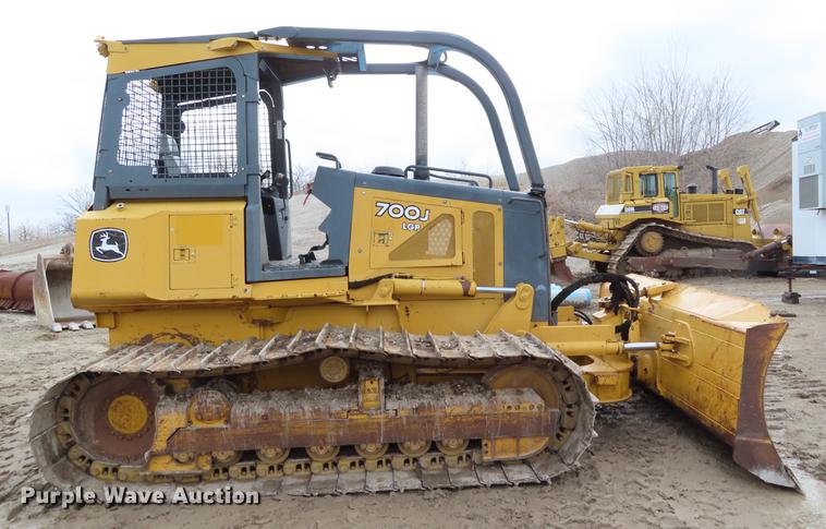 image for item DF7715 2005 John Deere 700J LGP dozer