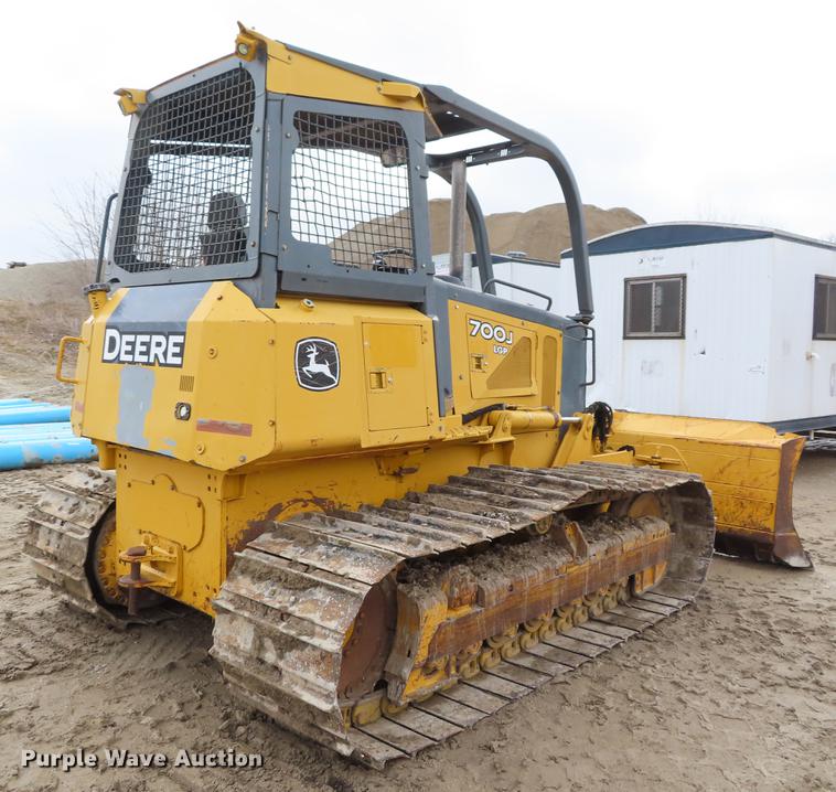 image for item DF7715 2005 John Deere 700J LGP dozer