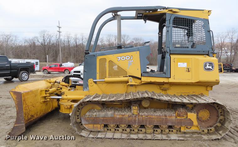 image for item DF7715 2005 John Deere 700J LGP dozer