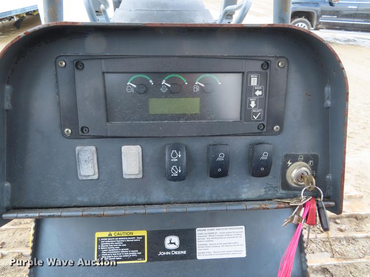 image for item DF7715 2005 John Deere 700J LGP dozer