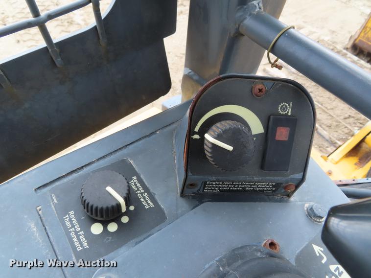 image for item DF7715 2005 John Deere 700J LGP dozer