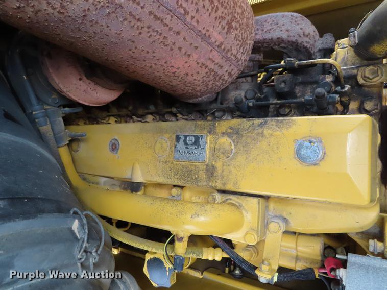 image for item DF7715 2005 John Deere 700J LGP dozer