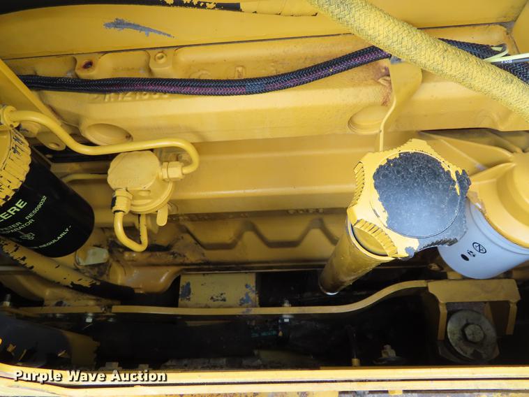 image for item DF7715 2005 John Deere 700J LGP dozer