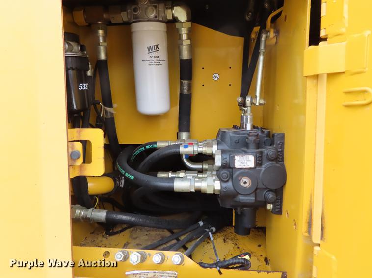 image for item DF7715 2005 John Deere 700J LGP dozer