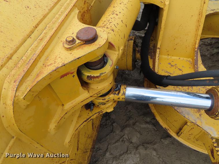 image for item DF7715 2005 John Deere 700J LGP dozer