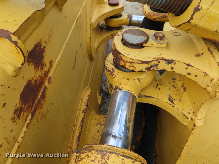 image for item DF7715 2005 John Deere 700J LGP dozer