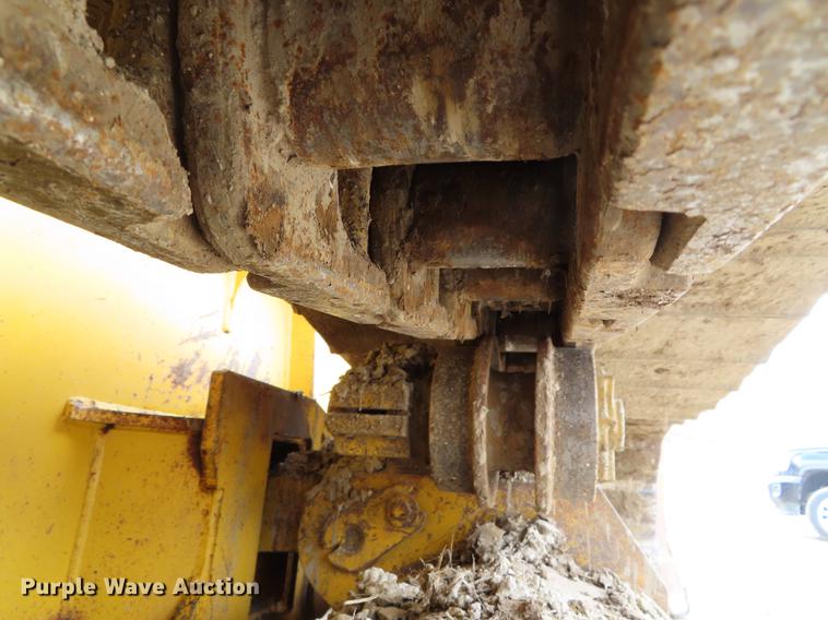 image for item DF7715 2005 John Deere 700J LGP dozer