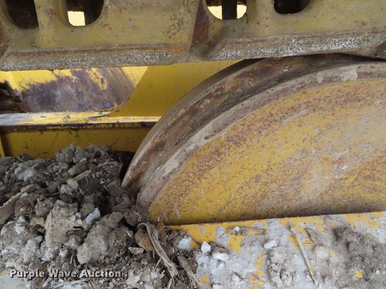 image for item DF7715 2005 John Deere 700J LGP dozer