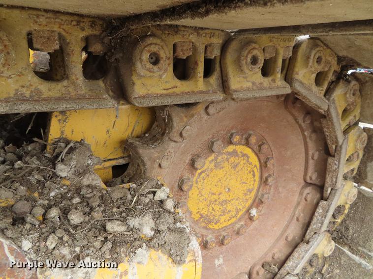 image for item DF7715 2005 John Deere 700J LGP dozer