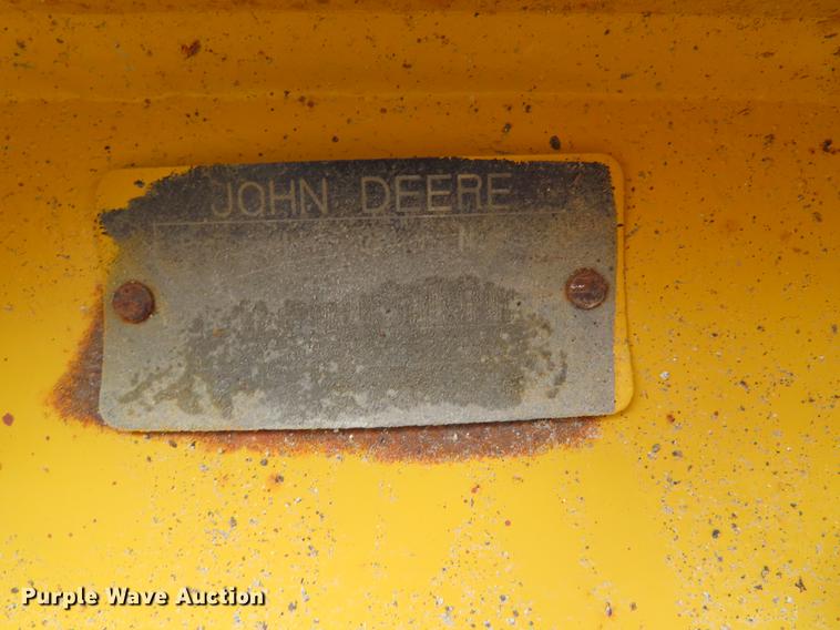 image for item DF7715 2005 John Deere 700J LGP dozer