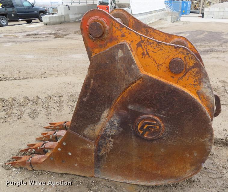 CF excavator bucket in Leavenworth, KS Item DF7719 sold Purple Wave