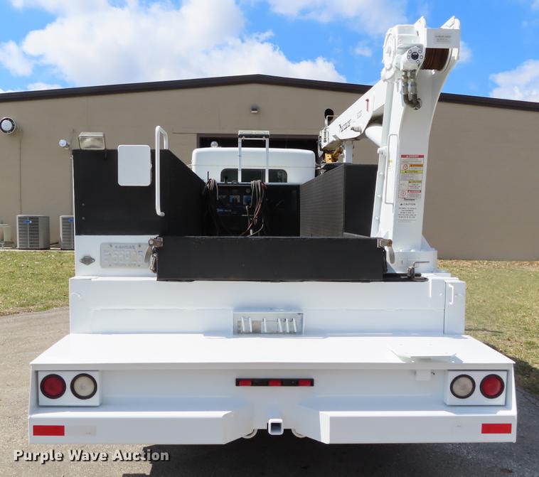 image for item DF7722 2005 Kenworth T300 service truck with crane