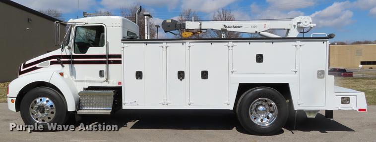 image for item DF7722 2005 Kenworth T300 service truck with crane