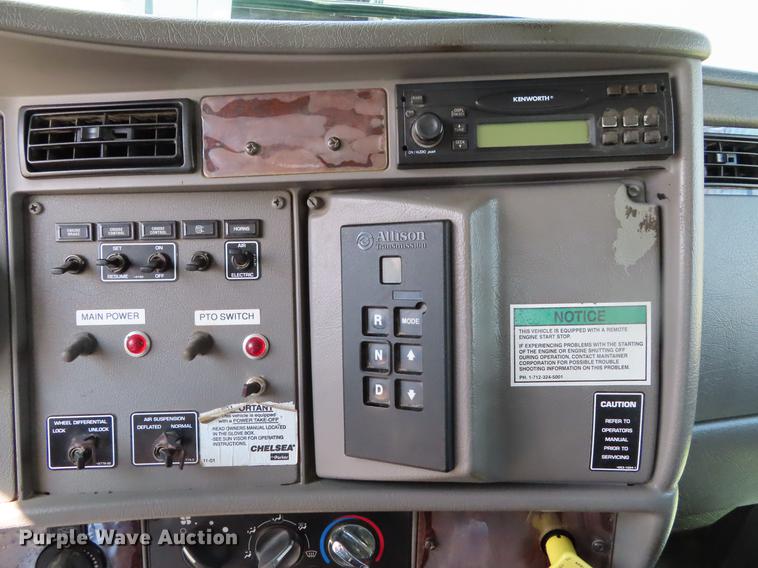 image for item DF7722 2005 Kenworth T300 service truck with crane