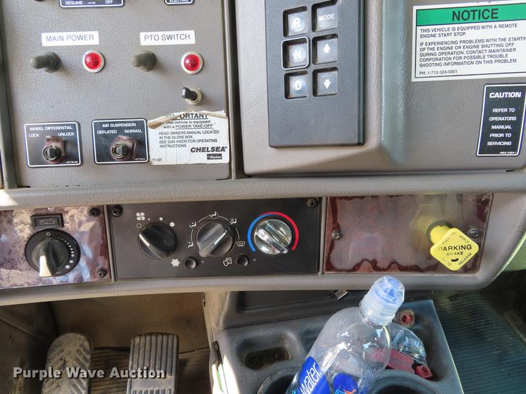 image for item DF7722 2005 Kenworth T300 service truck with crane