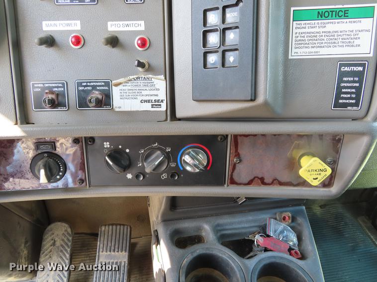 image for item DF7722 2005 Kenworth T300 service truck with crane