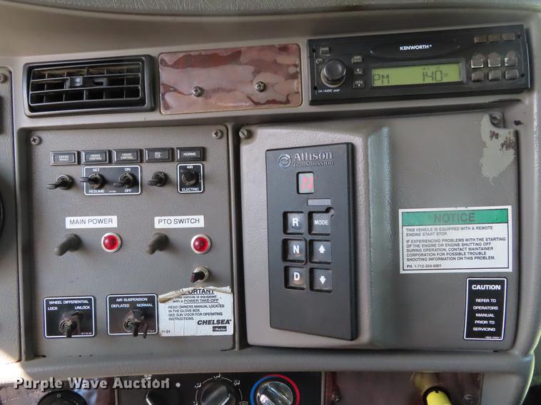 image for item DF7722 2005 Kenworth T300 service truck with crane