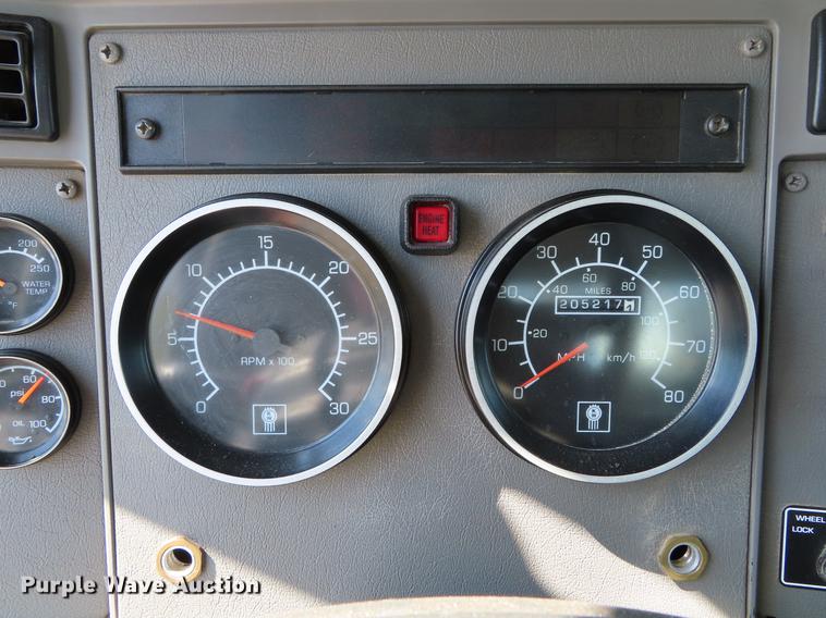 image for item DF7722 2005 Kenworth T300 service truck with crane