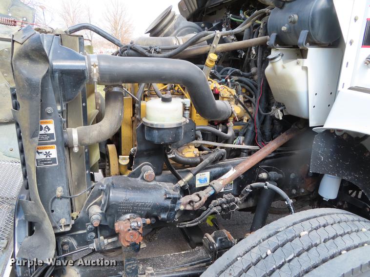 image for item DF7722 2005 Kenworth T300 service truck with crane