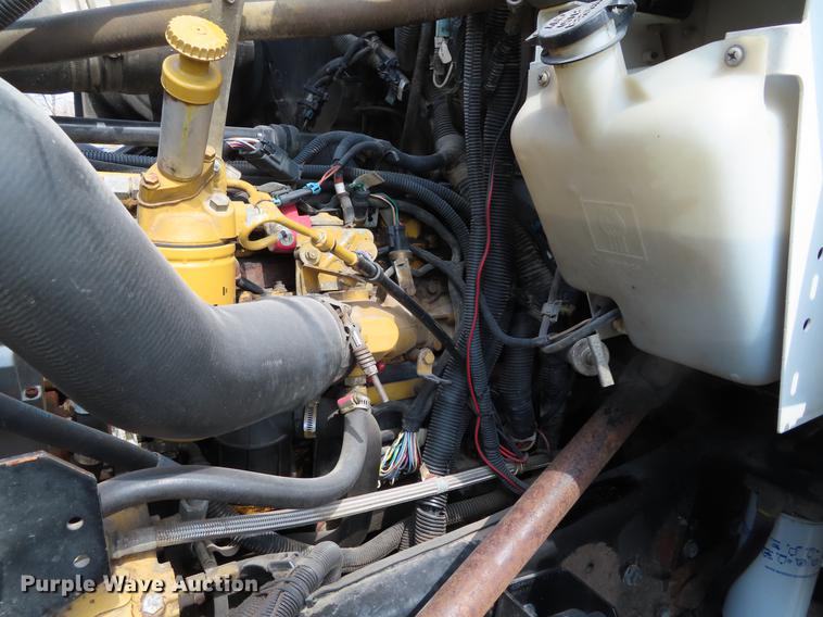 image for item DF7722 2005 Kenworth T300 service truck with crane