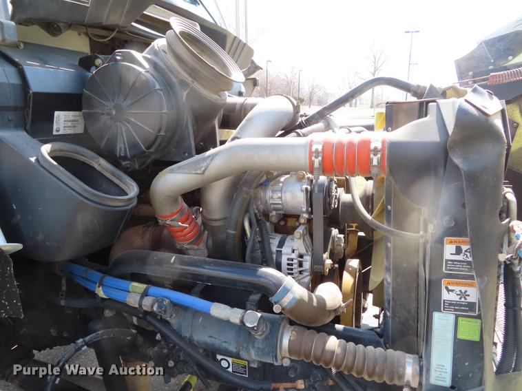 image for item DF7722 2005 Kenworth T300 service truck with crane