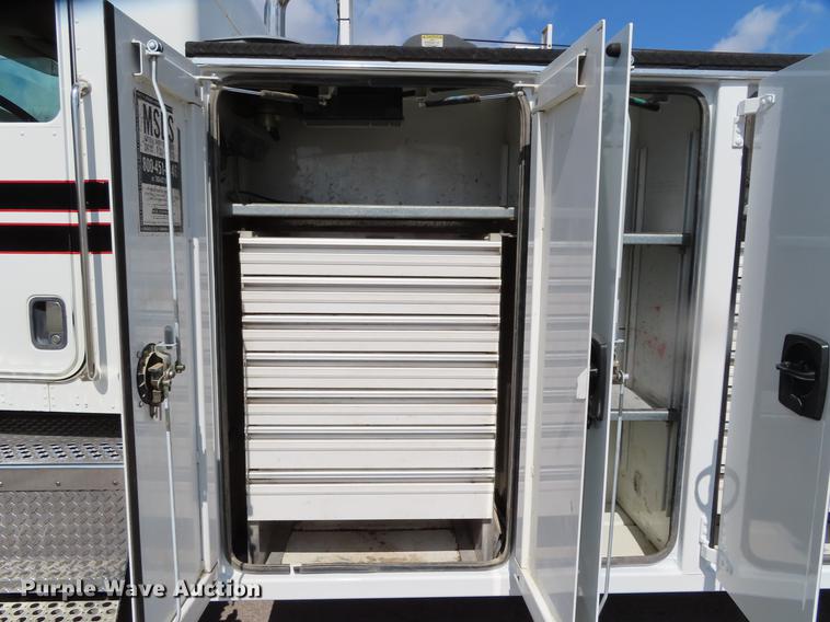 image for item DF7722 2005 Kenworth T300 service truck with crane