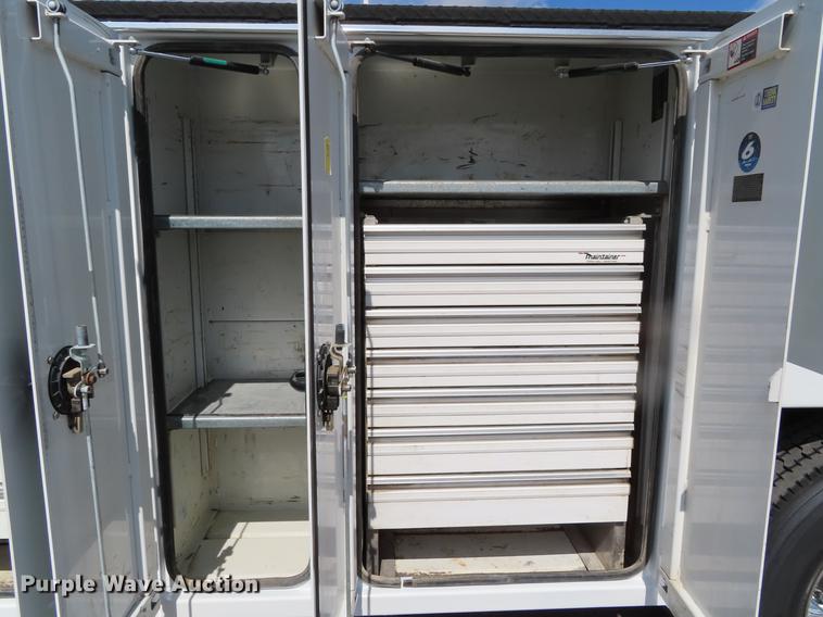 image for item DF7722 2005 Kenworth T300 service truck with crane