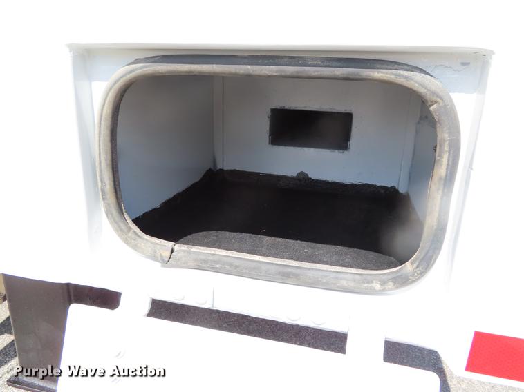 image for item DF7722 2005 Kenworth T300 service truck with crane