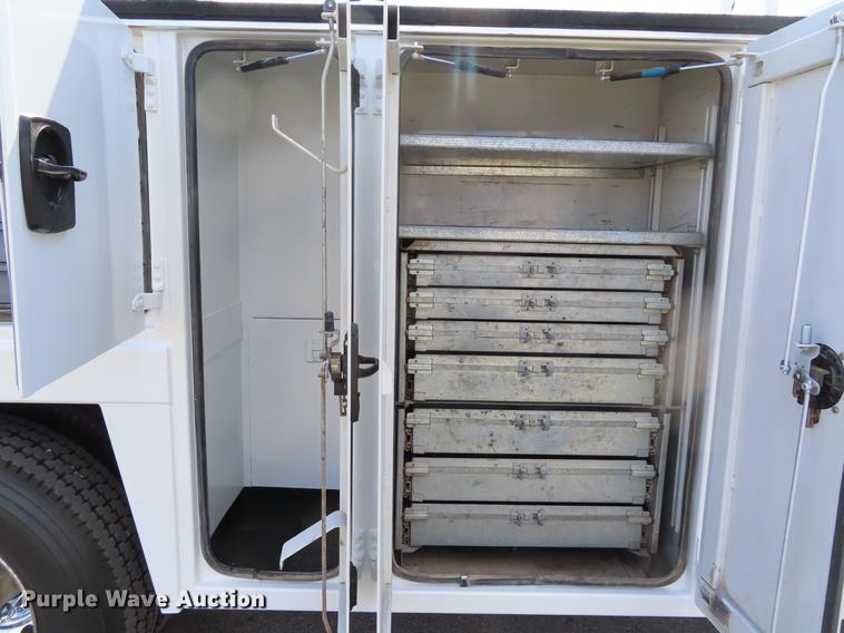 image for item DF7722 2005 Kenworth T300 service truck with crane