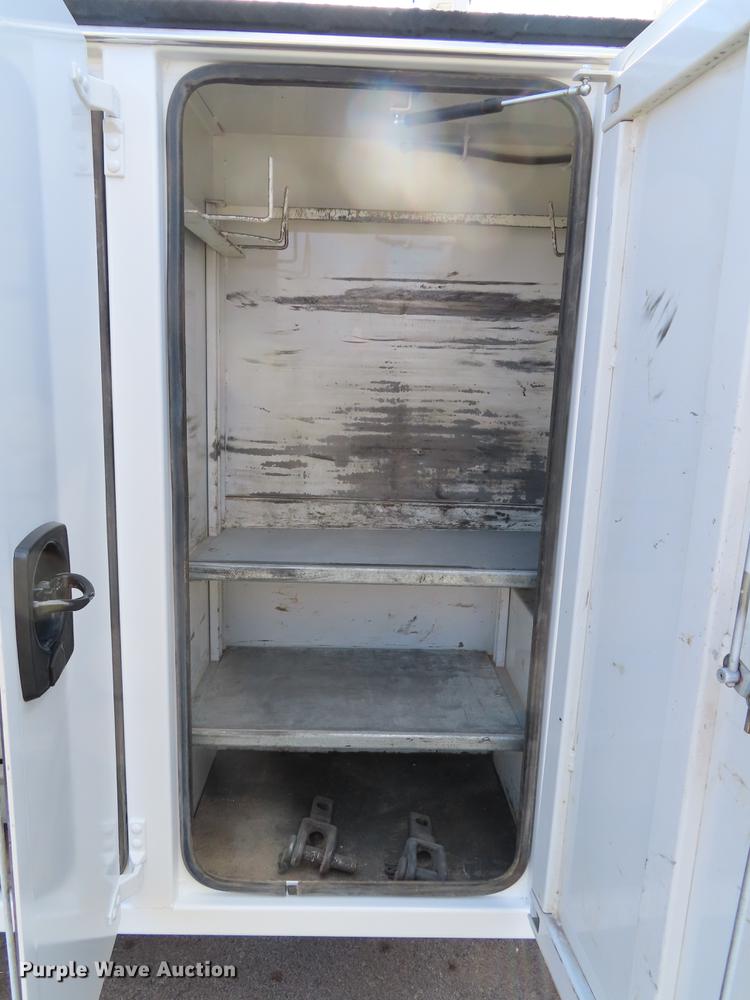 image for item DF7722 2005 Kenworth T300 service truck with crane