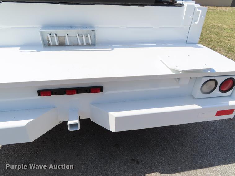 image for item DF7722 2005 Kenworth T300 service truck with crane