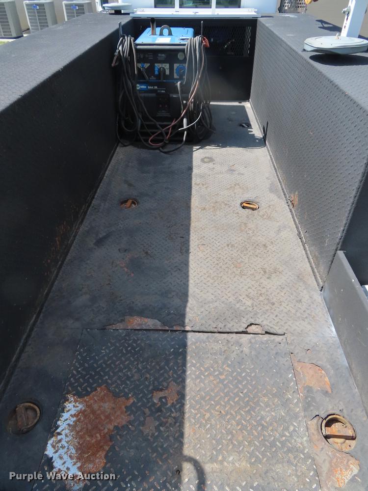 image for item DF7722 2005 Kenworth T300 service truck with crane