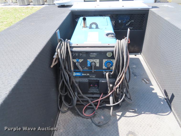 image for item DF7722 2005 Kenworth T300 service truck with crane