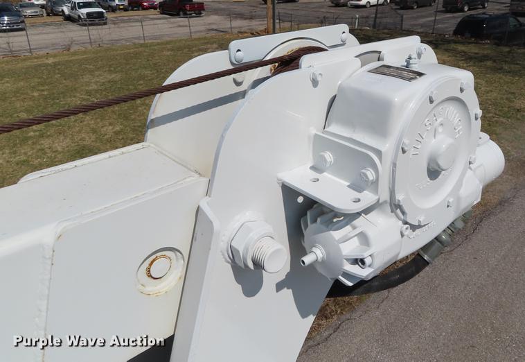 image for item DF7722 2005 Kenworth T300 service truck with crane