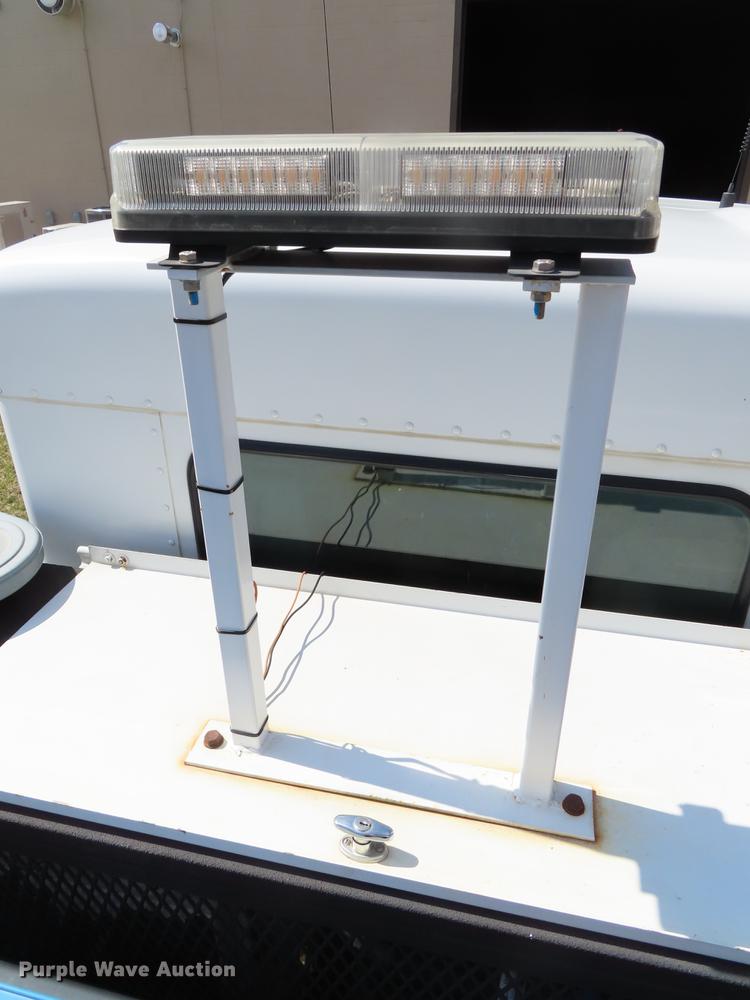 image for item DF7722 2005 Kenworth T300 service truck with crane