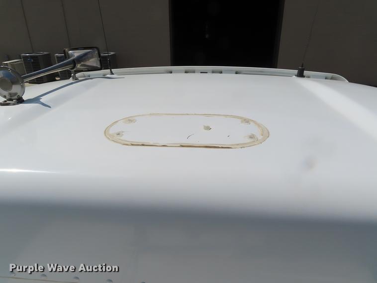 image for item DF7722 2005 Kenworth T300 service truck with crane