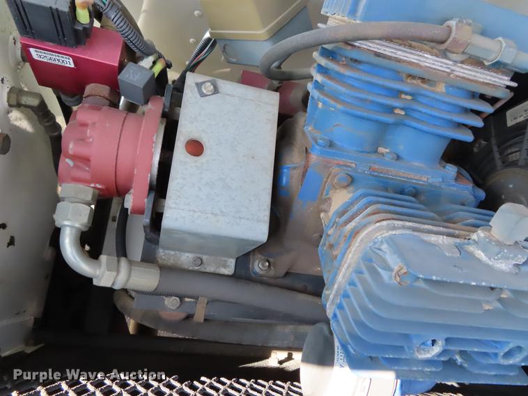 image for item DF7722 2005 Kenworth T300 service truck with crane