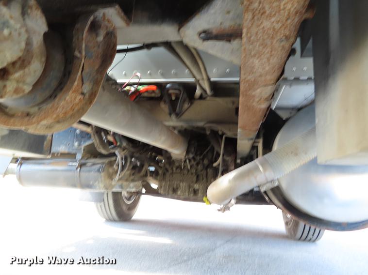 image for item DF7722 2005 Kenworth T300 service truck with crane