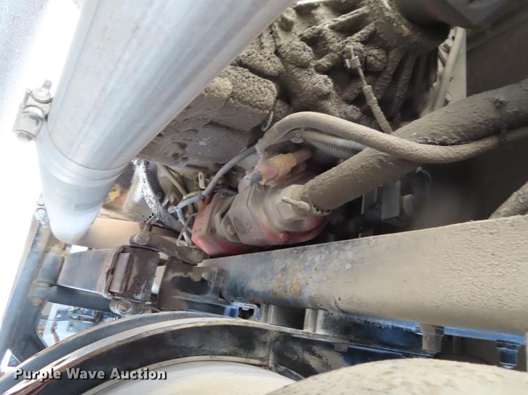 image for item DF7722 2005 Kenworth T300 service truck with crane