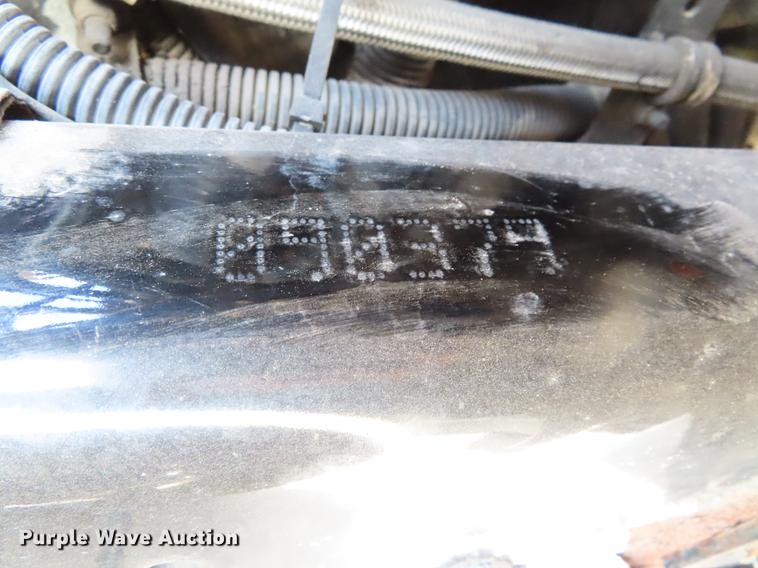 image for item DF7722 2005 Kenworth T300 service truck with crane