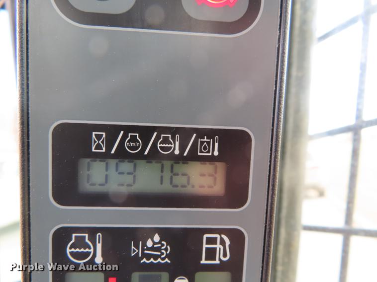 image for item DF7723 2015 Case TV380 skid steer